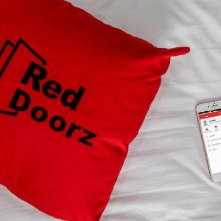 ג'קרטה Reddoorz Plus @ Setiabudi Barat מראה חיצוני תמונה