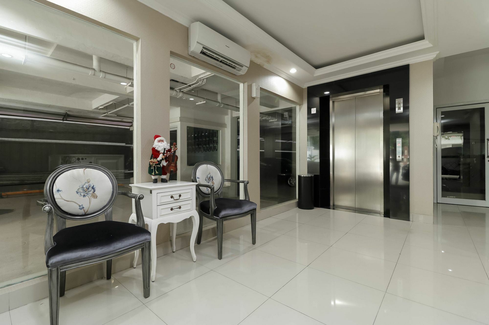 ג'קרטה Reddoorz Plus @ Setiabudi Barat מראה חיצוני תמונה