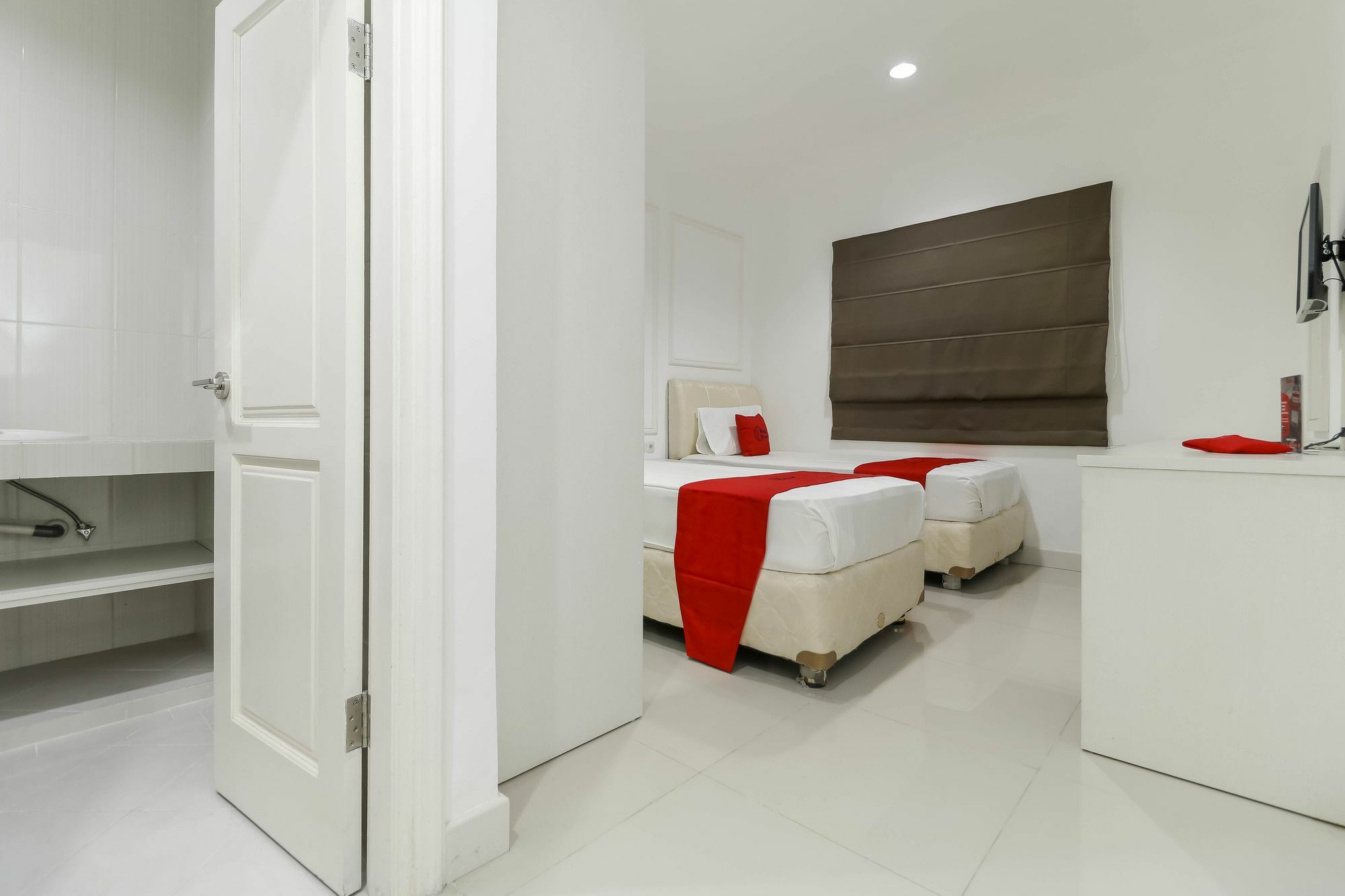 ג'קרטה Reddoorz Plus @ Setiabudi Barat מראה חיצוני תמונה