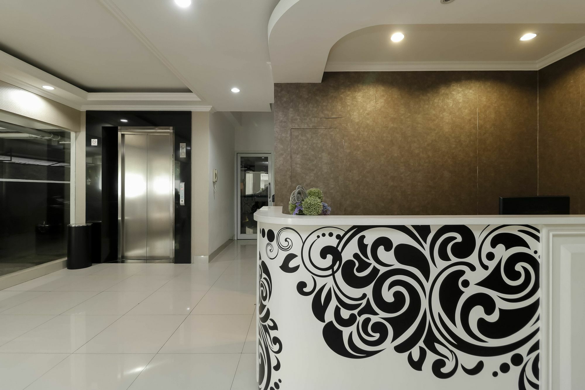 ג'קרטה Reddoorz Plus @ Setiabudi Barat מראה חיצוני תמונה