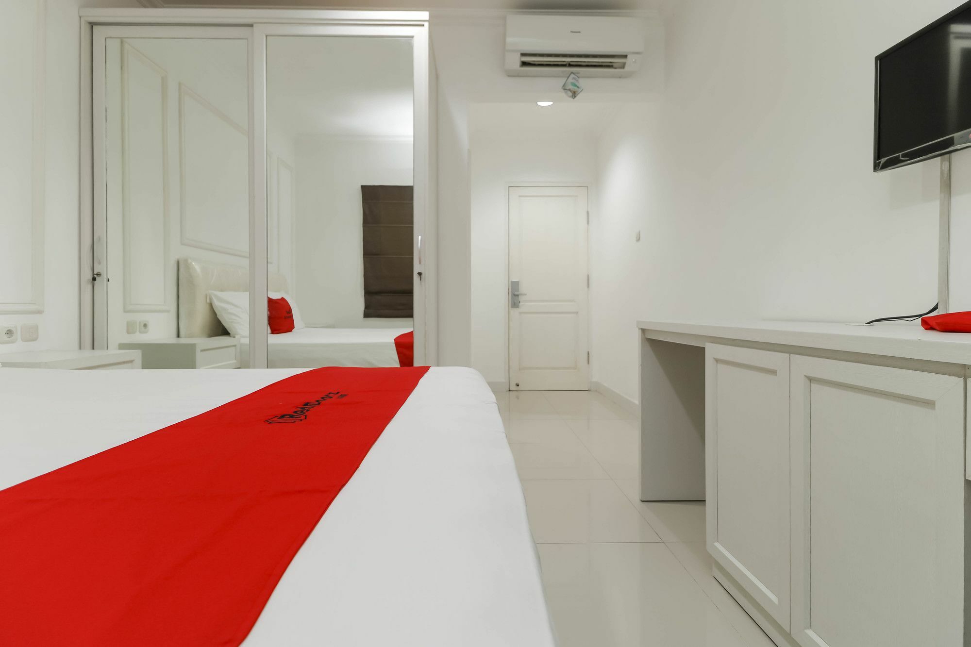 ג'קרטה Reddoorz Plus @ Setiabudi Barat מראה חיצוני תמונה